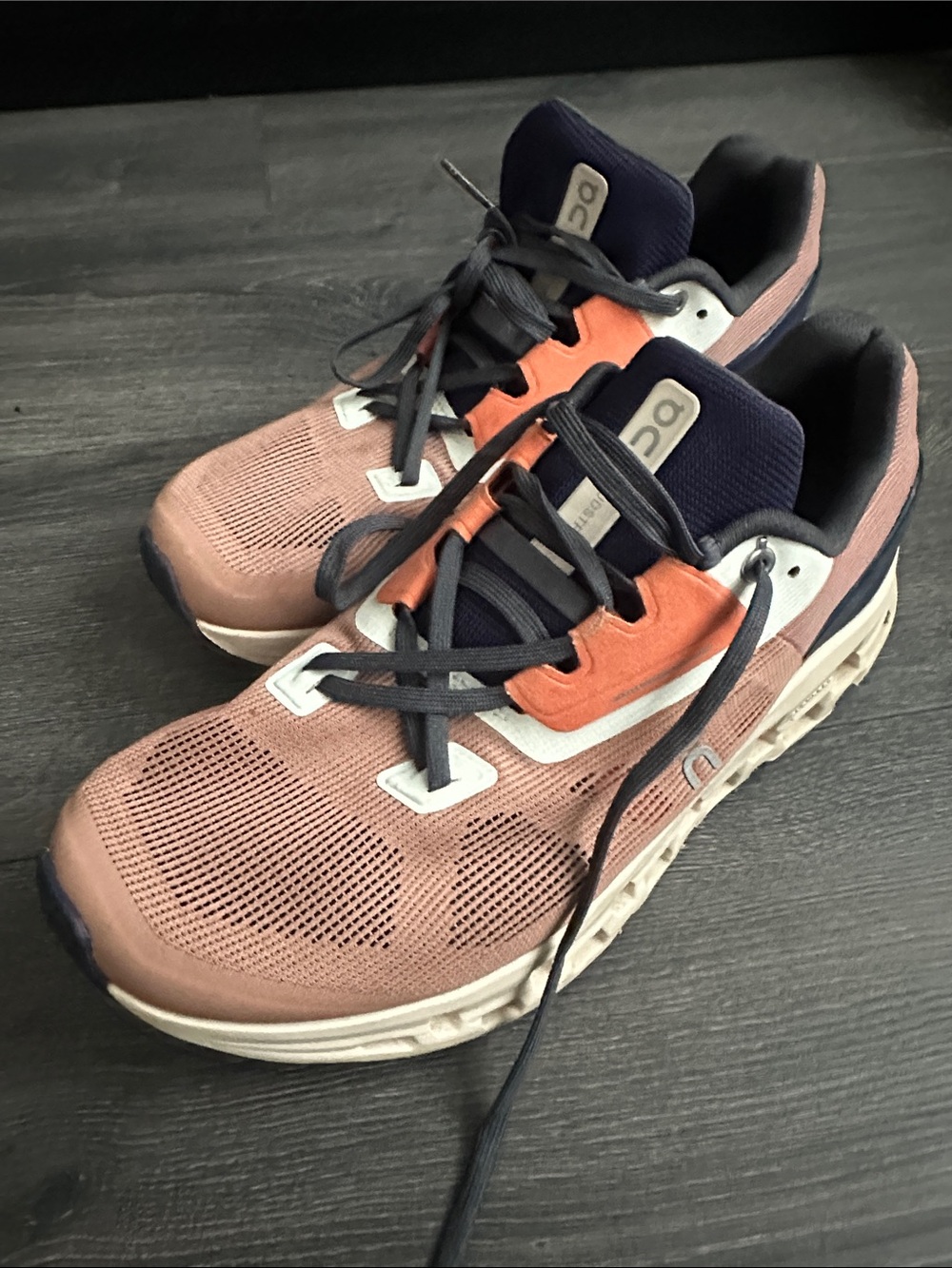 On Running Pink Coral Runner with Navy Lining